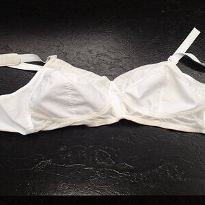 Exquisite Form White Bra Size 40B